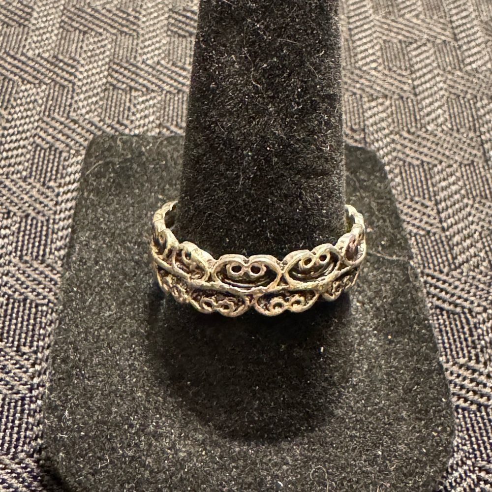 Elegant Silver Women's Ring (size 7)
